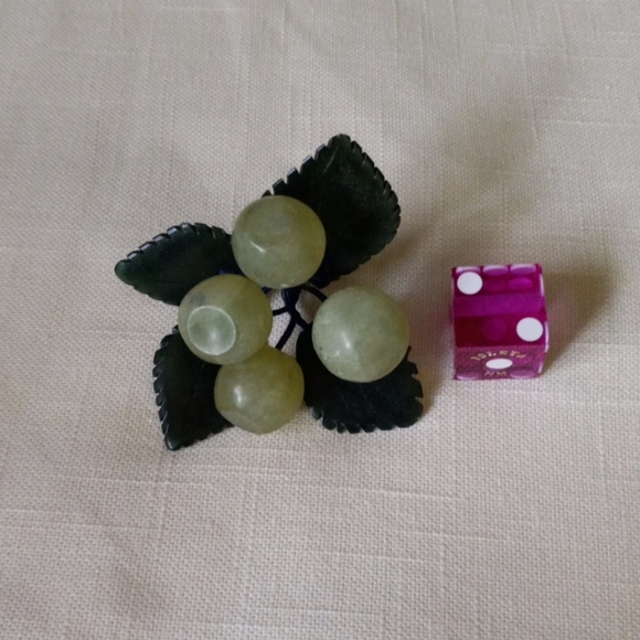 10 Green 💚 vintage jade and soapstone grape clusters - Picture 3 of 12